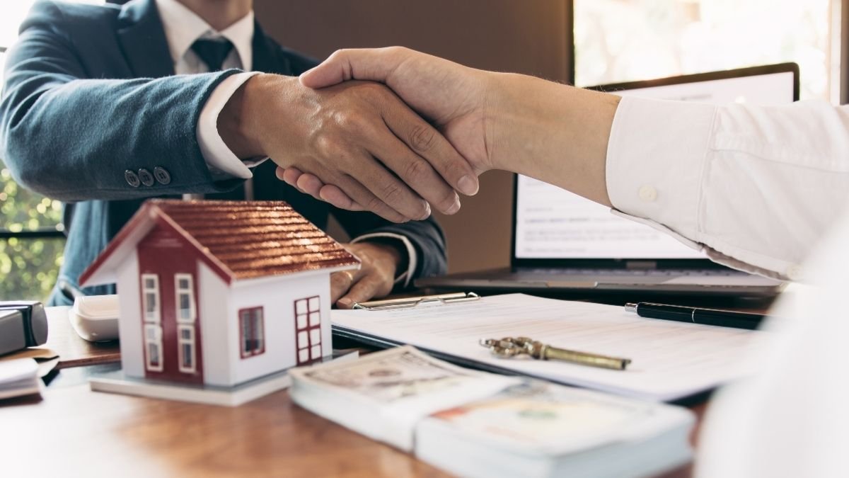 The "Stealth Wealth" Home Strategy: Why the Smartest Investors Are Buying These "Boring" Properties
