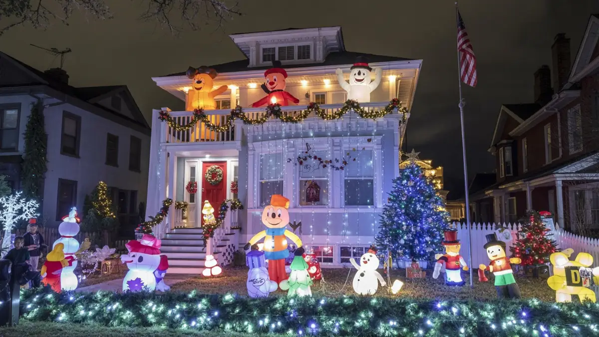 90s Christmas – Inflatable Fun and Bold Holiday Cheer