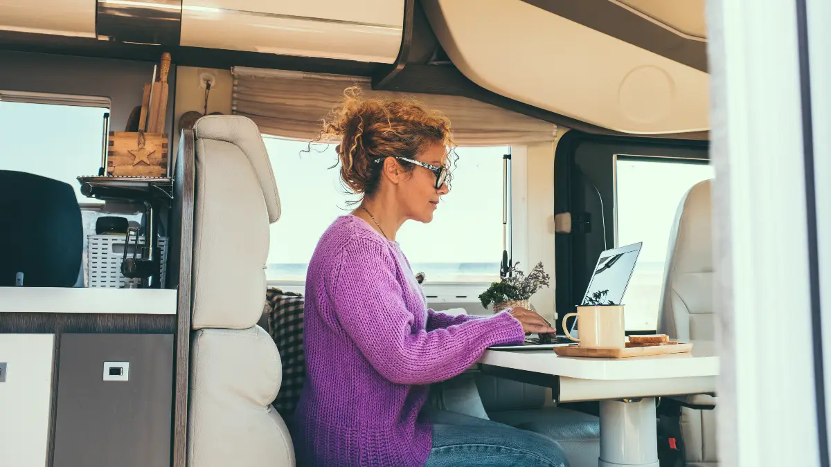  Freelance Copywriter 