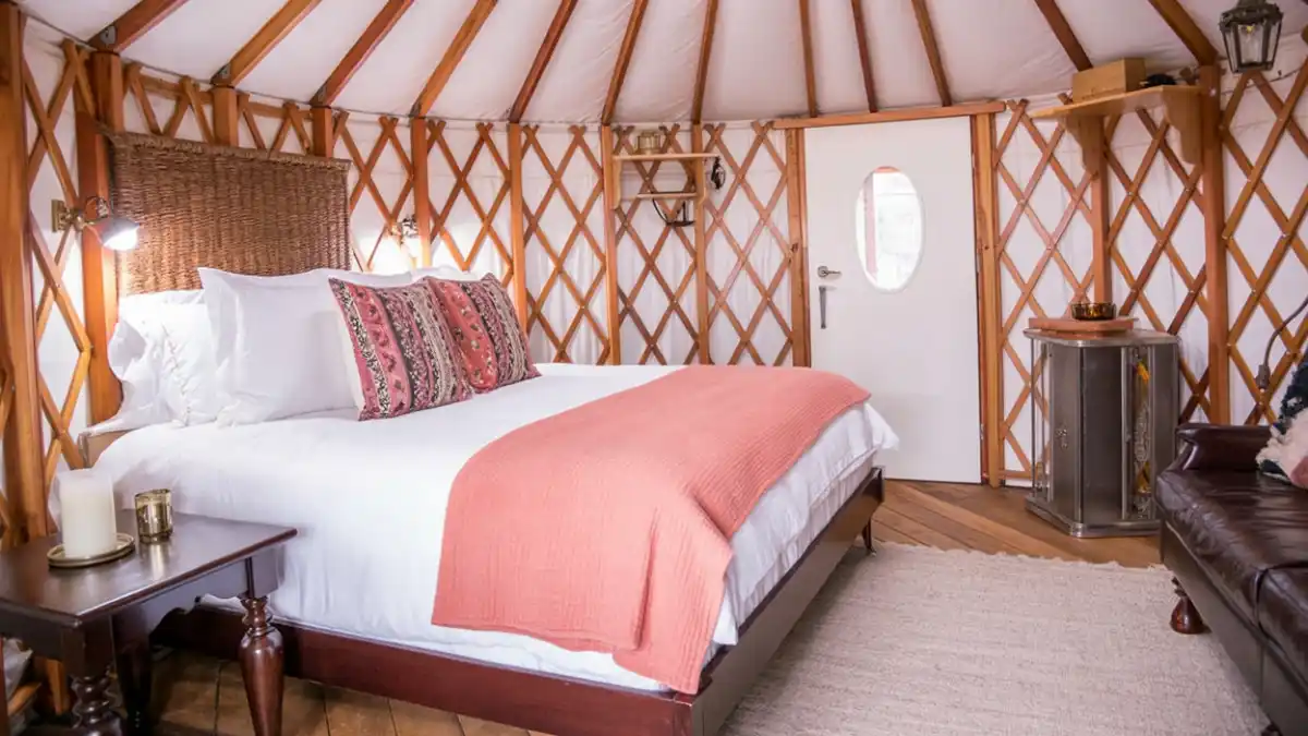 Rustic Wood and Coral Yurt Bedroom – Cozy Efficiency for Circular Living