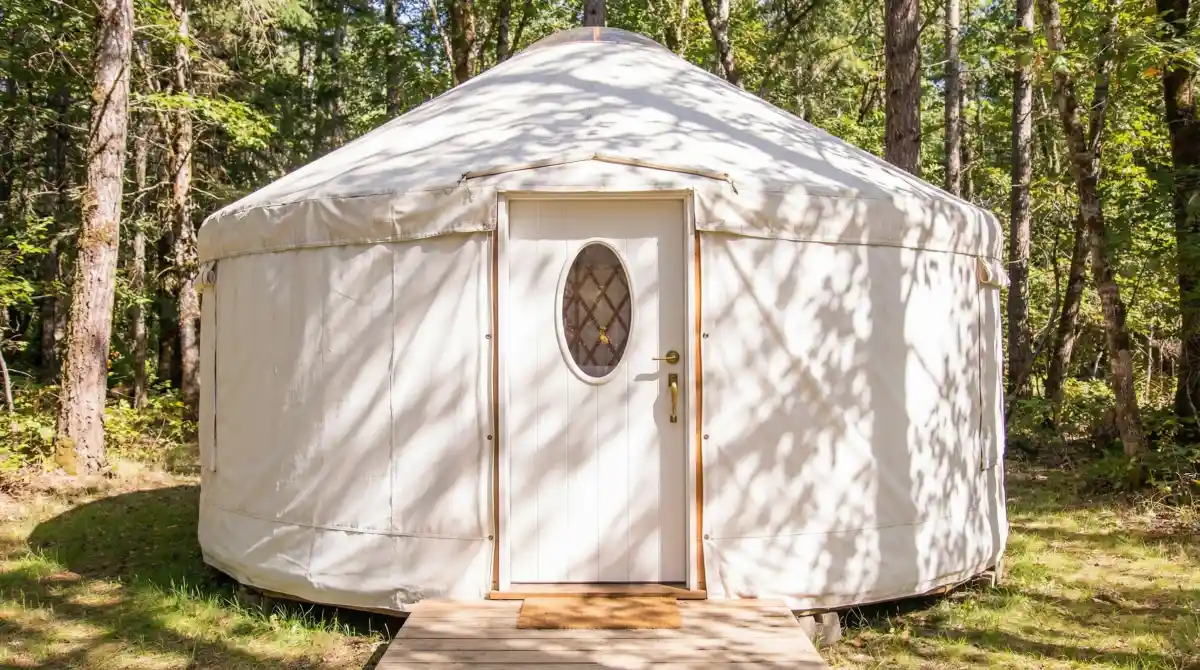 Rustic Wood and Coral Yurt Bedroom – Cozy Efficiency for Circular Living