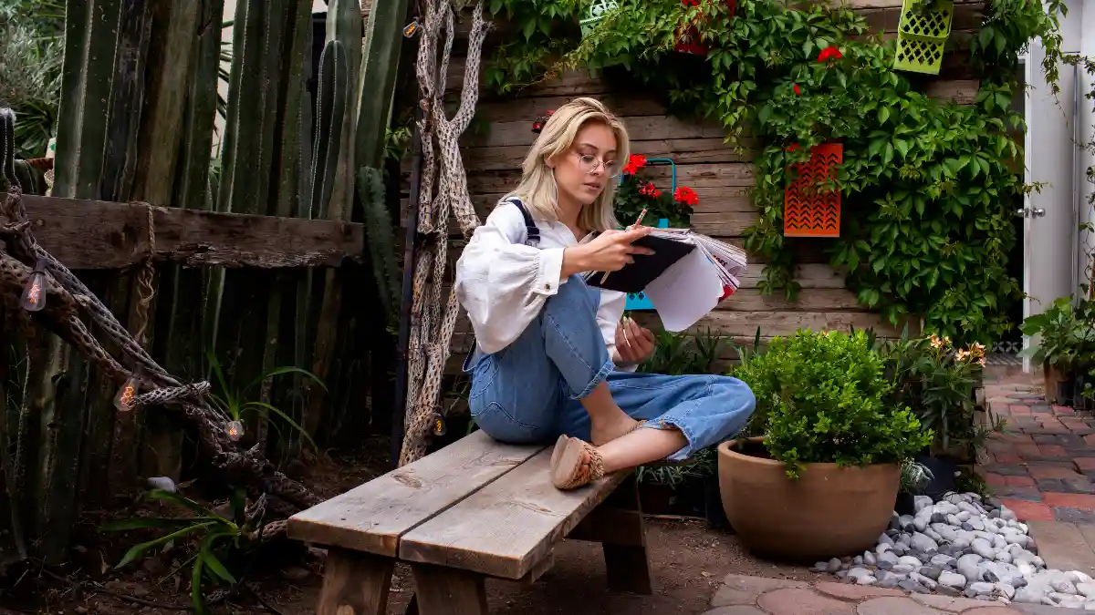 Side Yard Makeover Ideas - That Forgotten Strip Finally Gets Its Moment