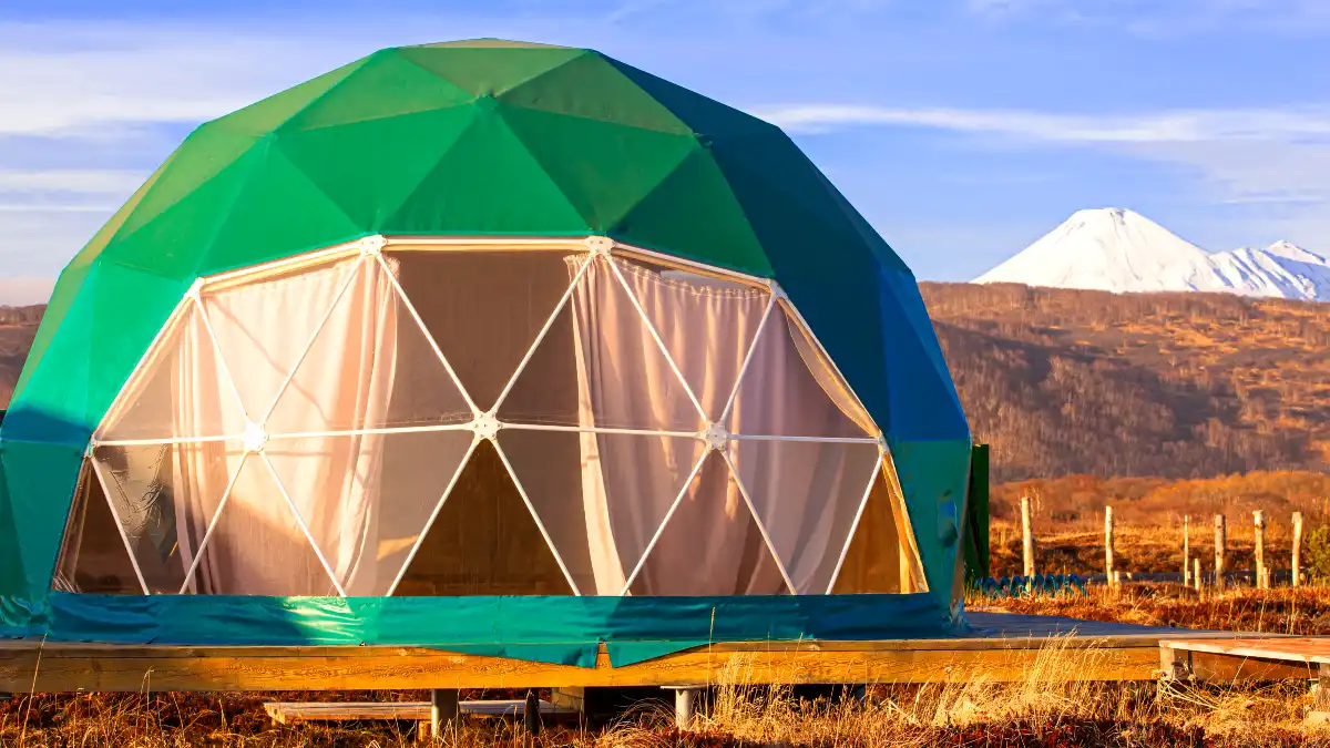 Stunning Yurt and Geodesic Dome Home Interiors – Efficient and Unique Living