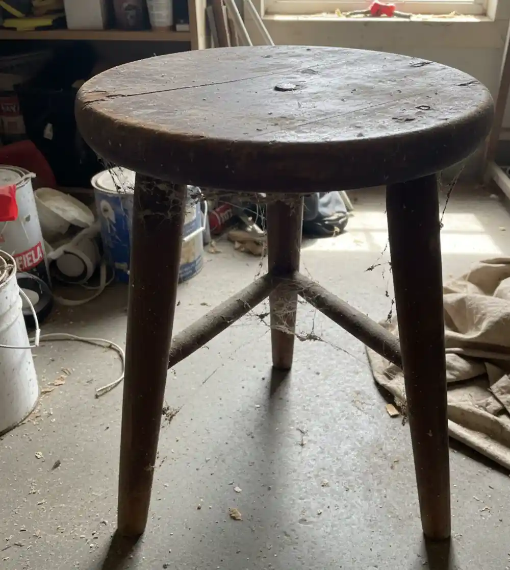 Whimsical Teal & Daisy Milking Stool – Folk Art Charm for Small Spaces