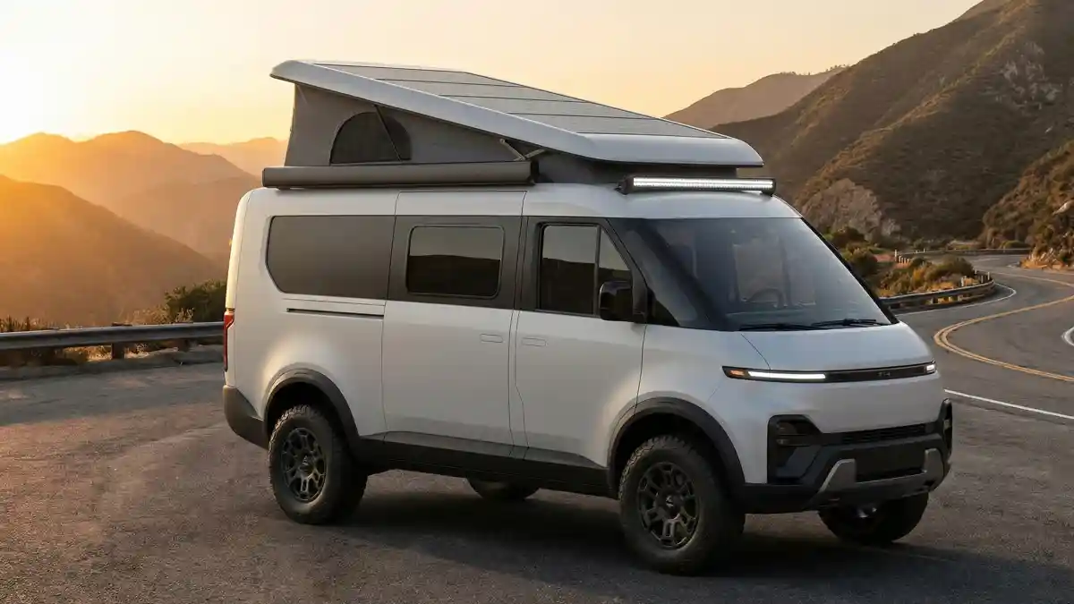 19 “Moon Garden” Ideas – White Flowers and Silver Foliage that Glow at Night.