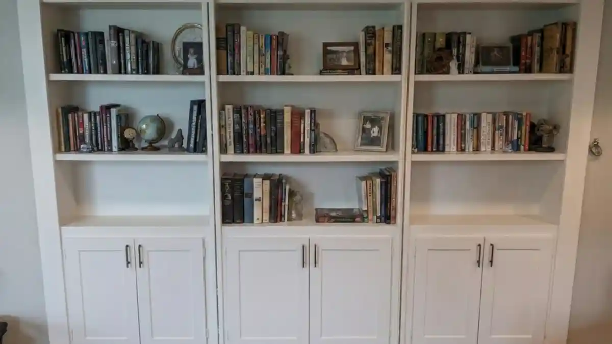 Classic White Built-In Secret Office – Hidden Workspaces for Distraction-Free Focus