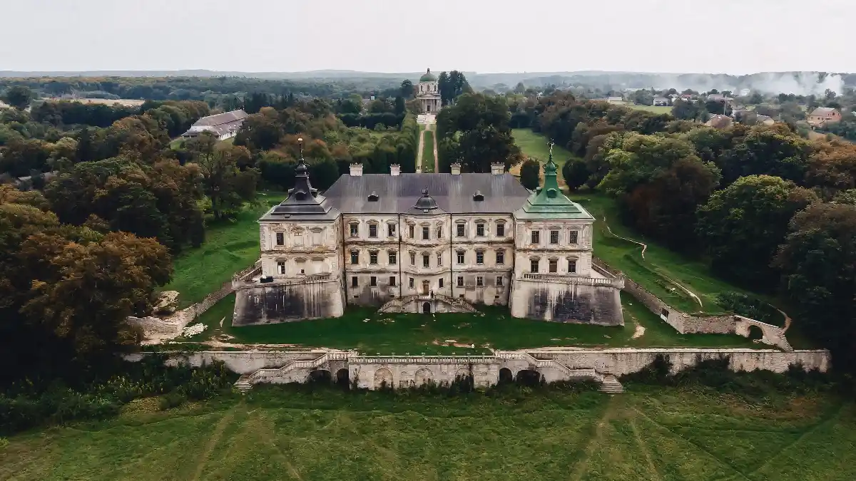 20+ Modern Medieval House Designs Blending Old World With New