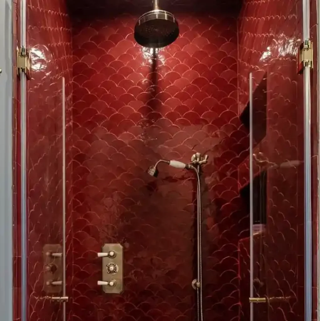 Red Scallop Retreat – A Textural Masterpiece for Luxury Bathrooms
