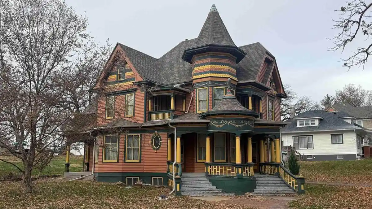 Multicolored Spindled Manor - Medieval Fantasy Meets Queen Anne Charm