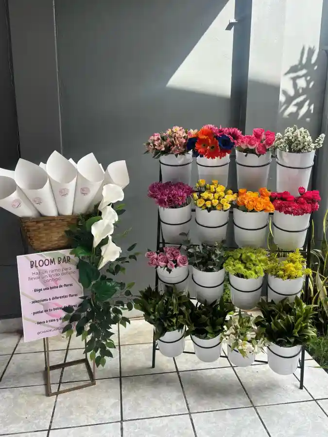 Minimalist Monochrome Garden - Bloom Bar for Modern Minimalist Weddings