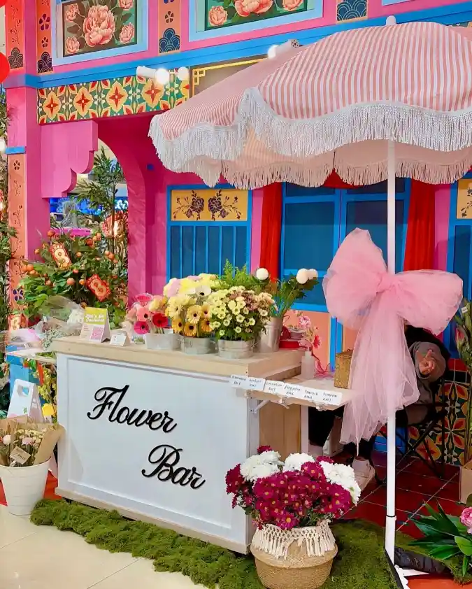 Peony Pink and Cobalt Chinoiserie Stall — A Vibrant Market-Style Flower Bar