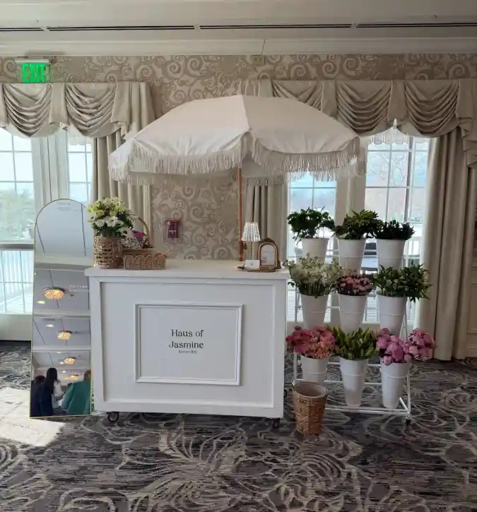 Vintage Cream Chic - Bloom Bar with a Parisian Flair